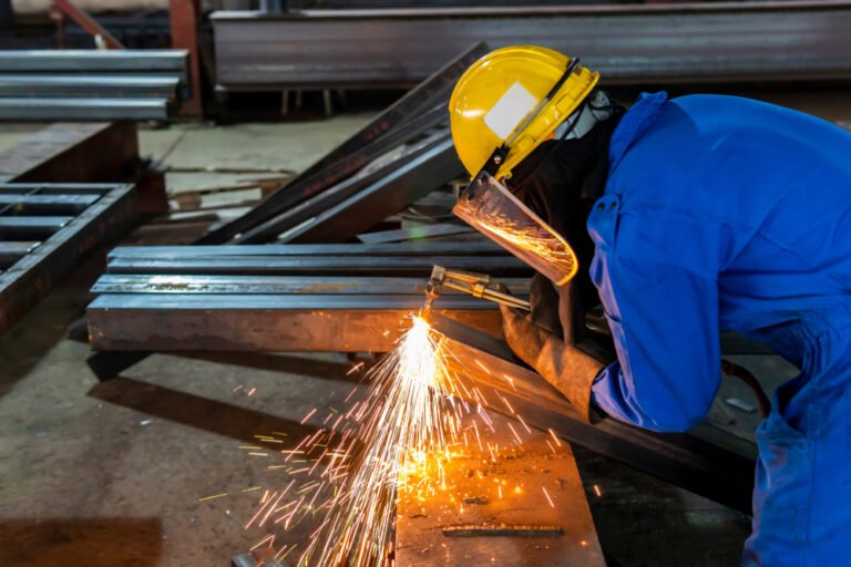 Men,Cutting,Carbon,Steel,Square,Tube,With,Hand,Gas,Cutting